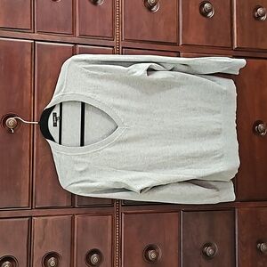 Women's Quince Vneck Sweater Size XL wears like Large